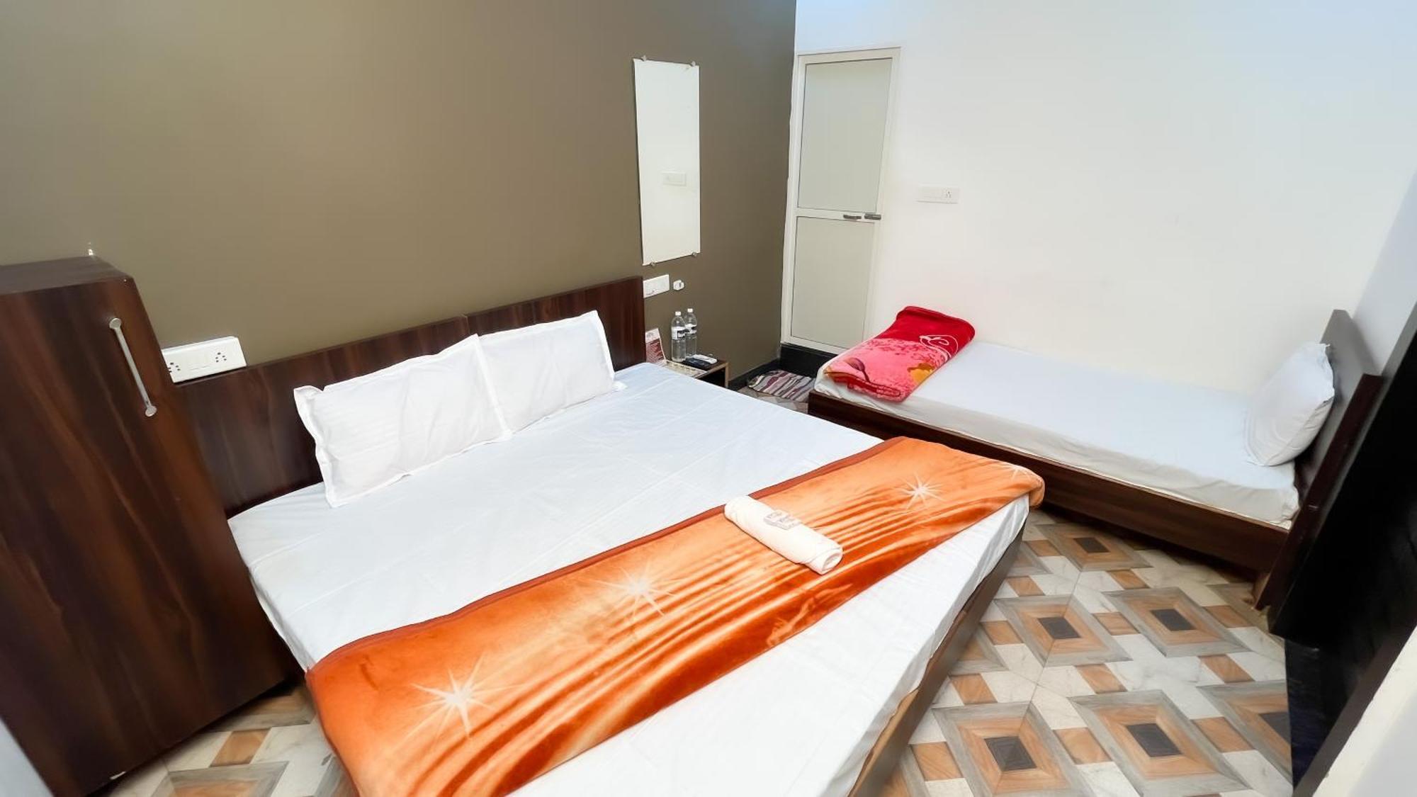 Hotel Rudraksh Udždžain Exteriér fotografie