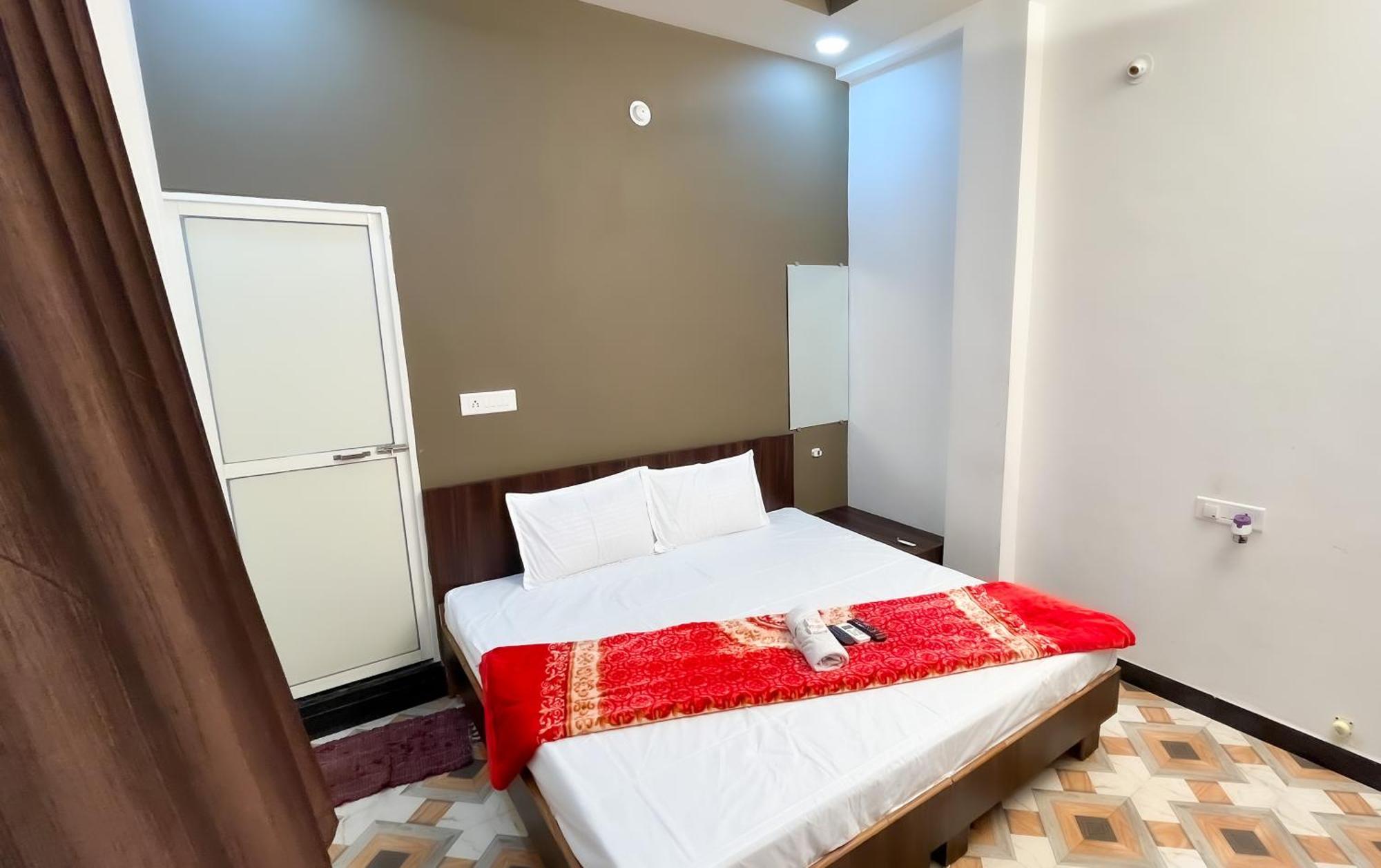 Hotel Rudraksh Udždžain Exteriér fotografie